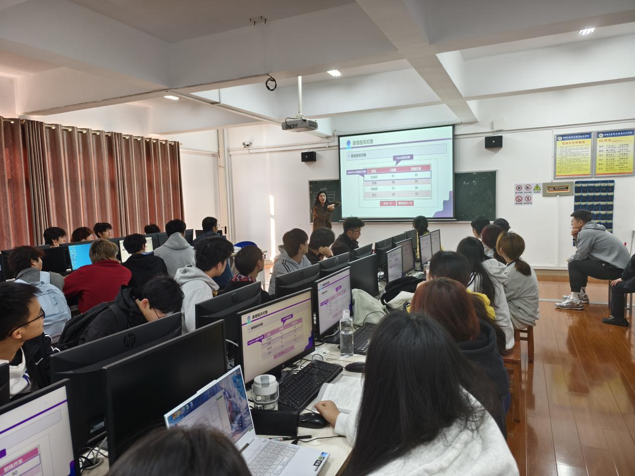 網絡與軟件教研室“三課活動”順利開展，以技術開發與銷售協同共促教學質量提升